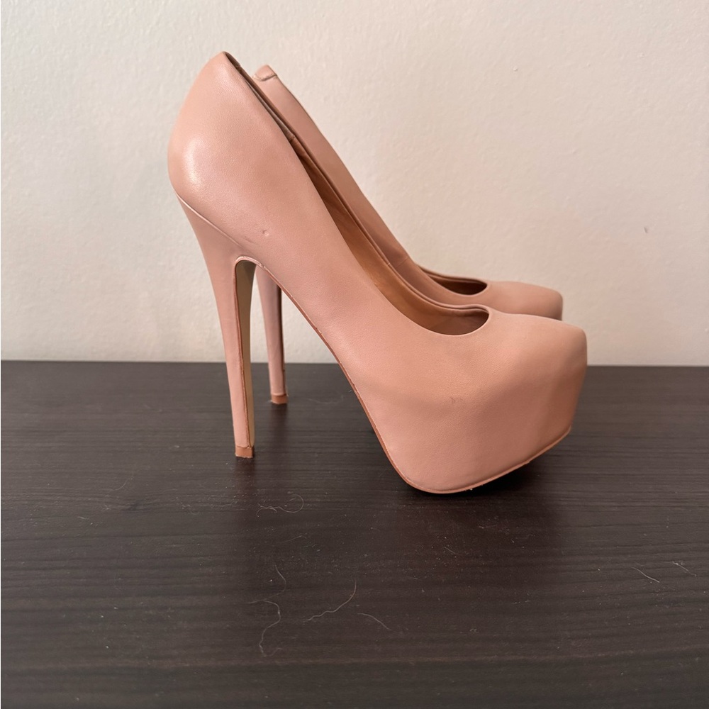 Steve Madden Dejavu Platform Pumps